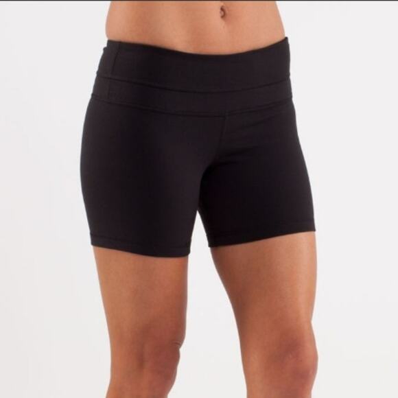 Lululemon Black Groove Short 4 - Picture 1 of 10